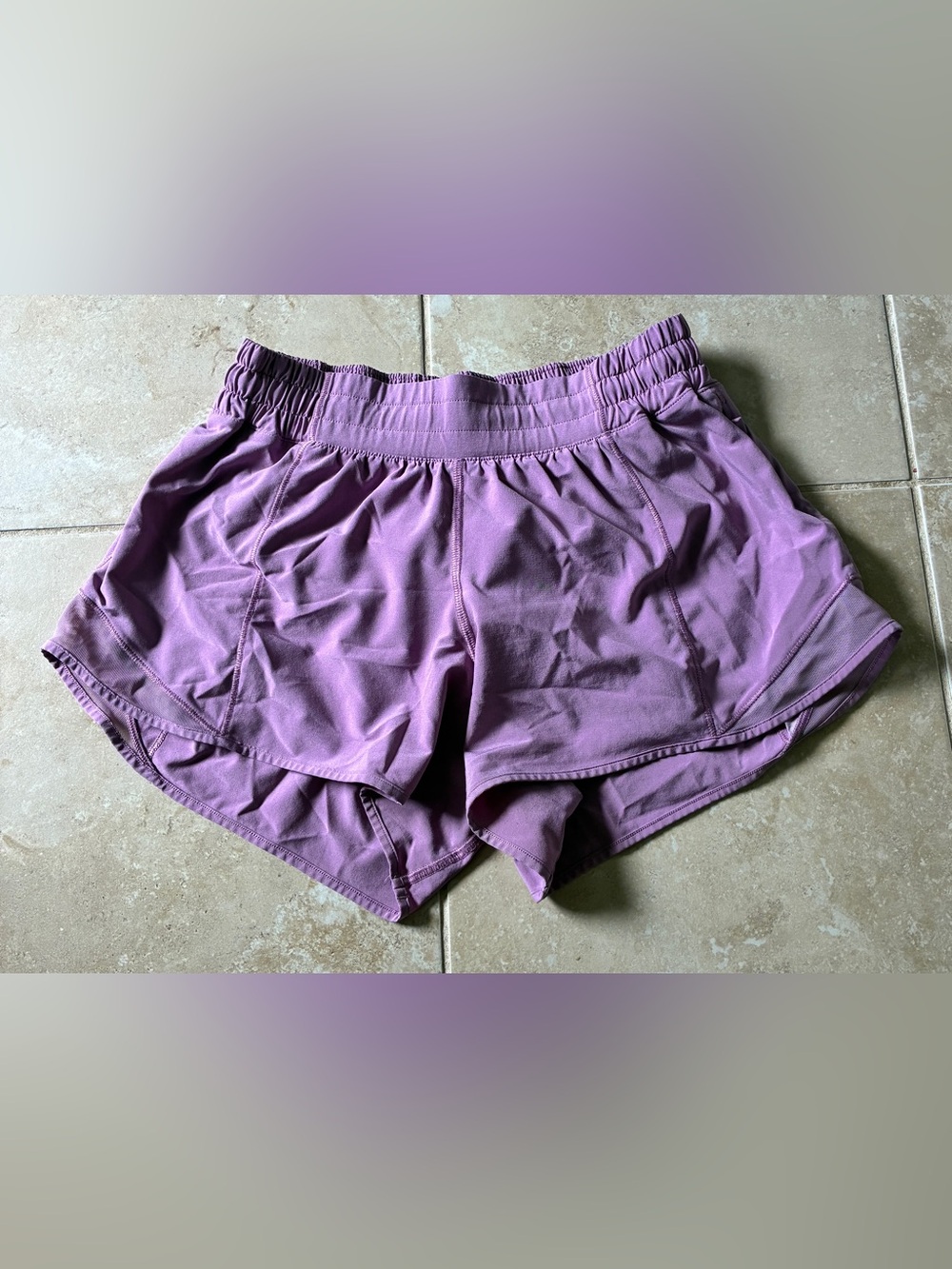 Lululemon Hotty Hot Short II Low Rise 4” size 6 Jubilee - Picture 4 of 6